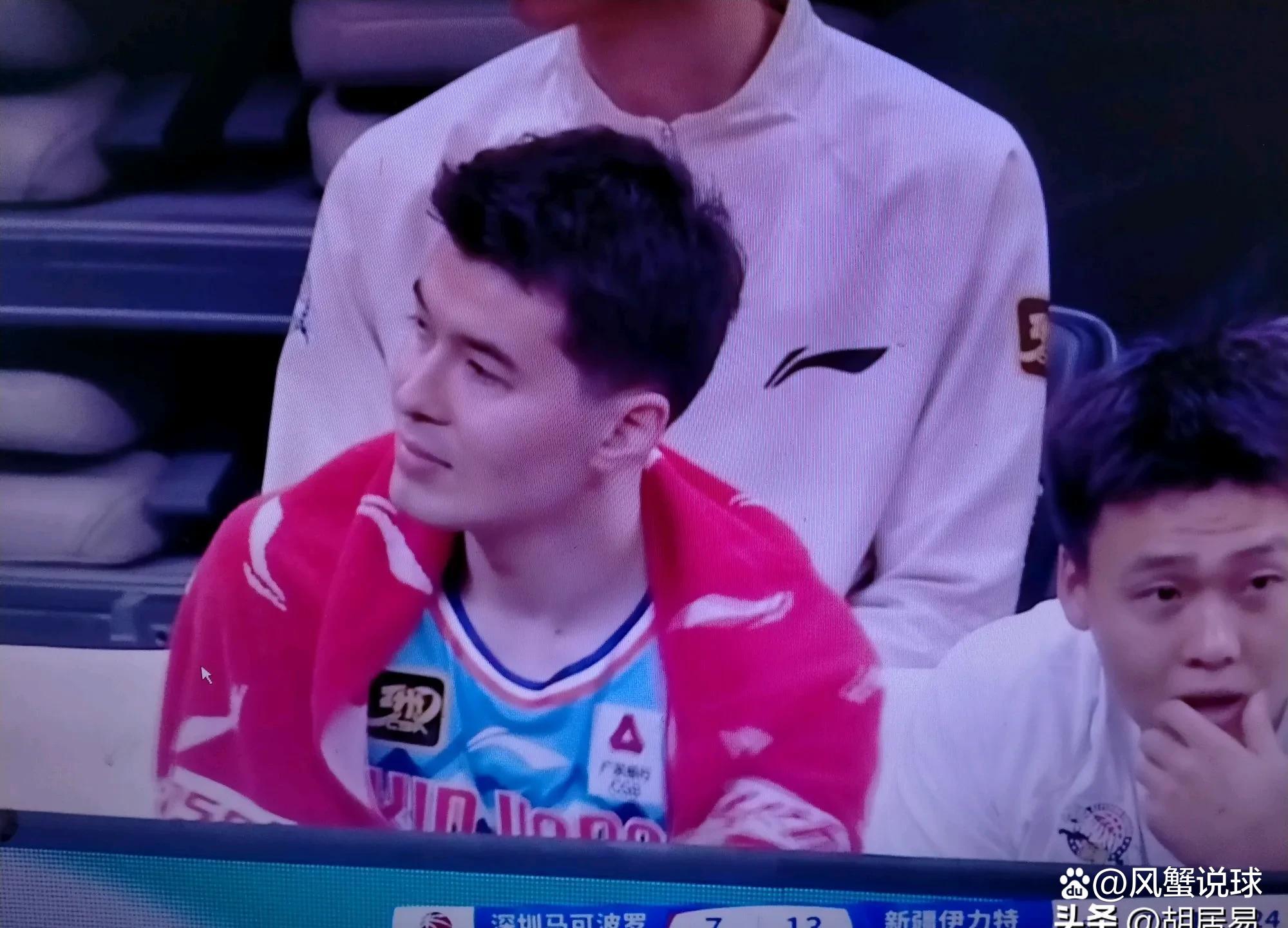 新疆队在热闹的比赛中打败了强敌