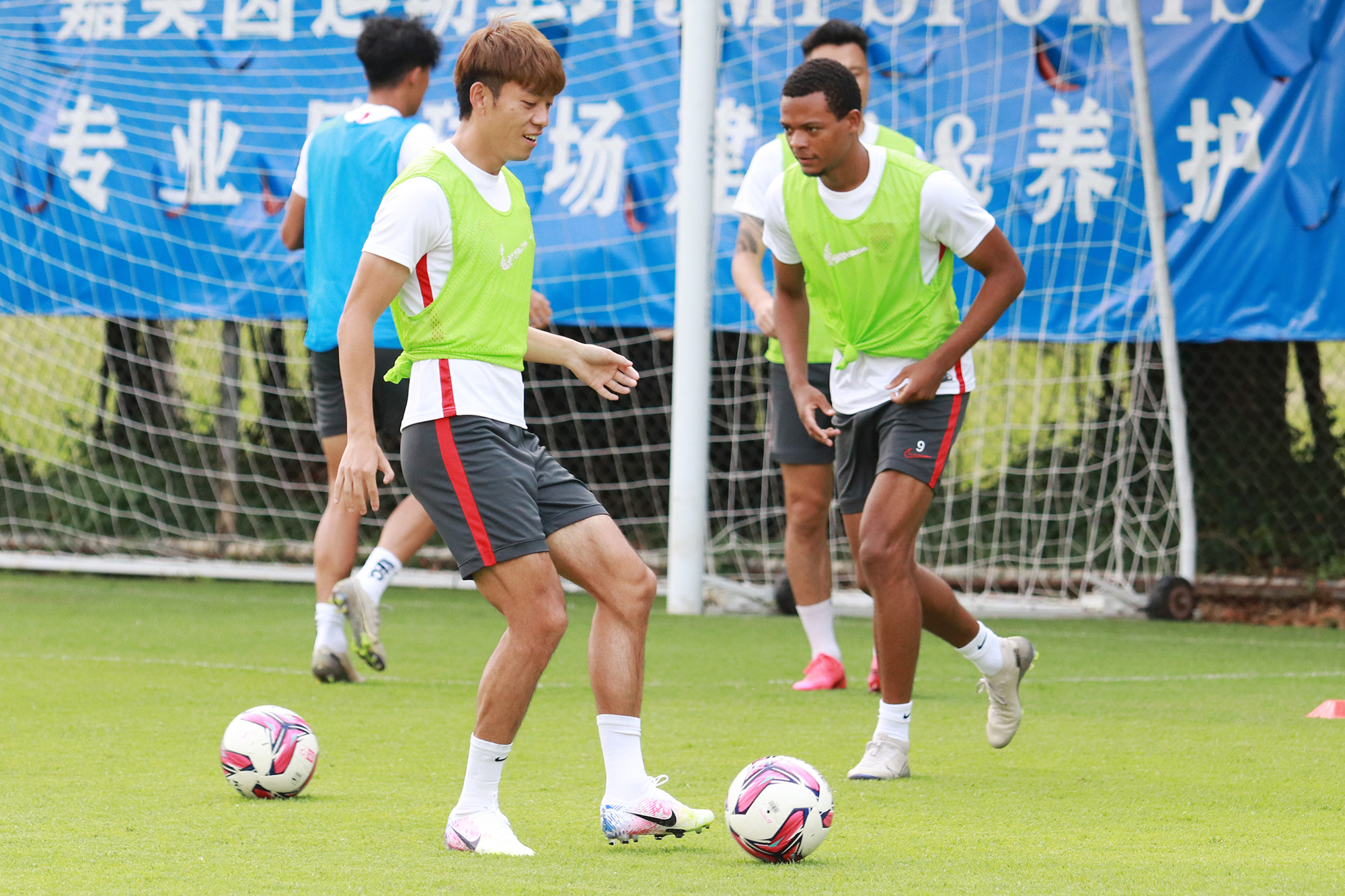 包含深圳佳兆业开启训练备战下场比赛的词条