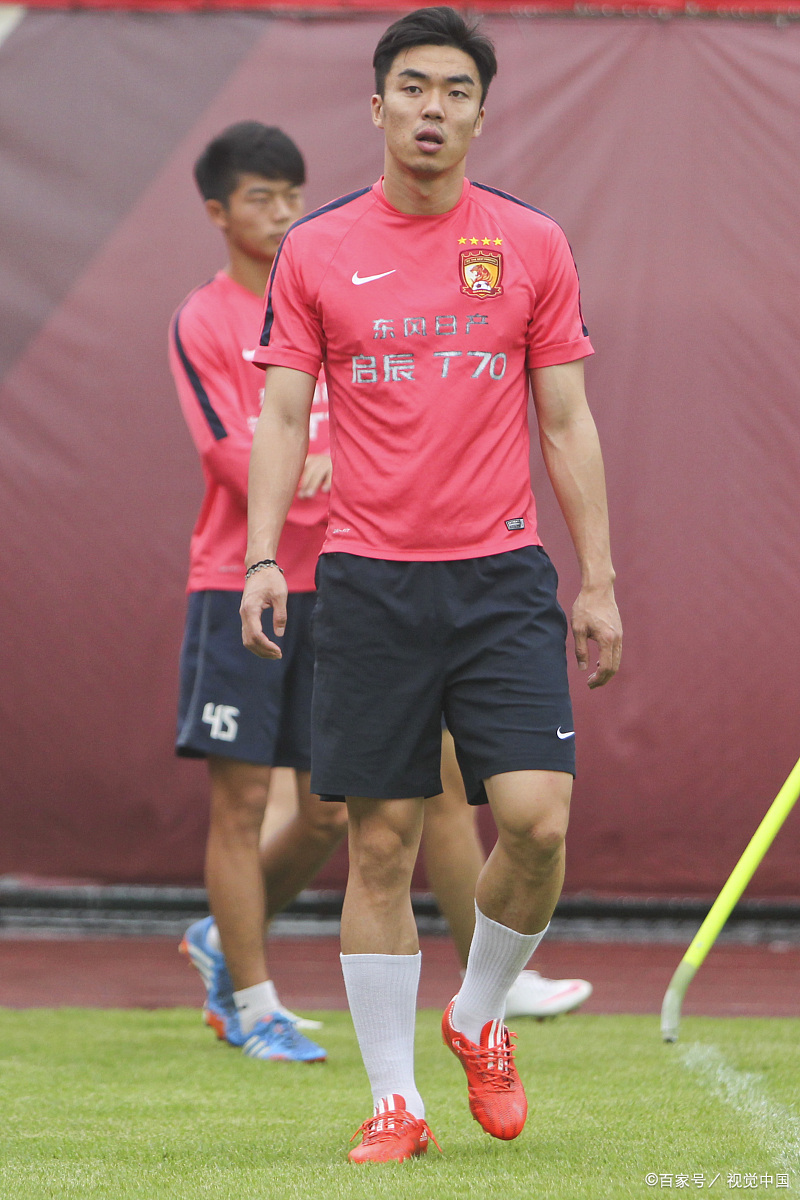 广东广州恒大客场战胜深圳佳兆业，稳居榜首的简单介绍