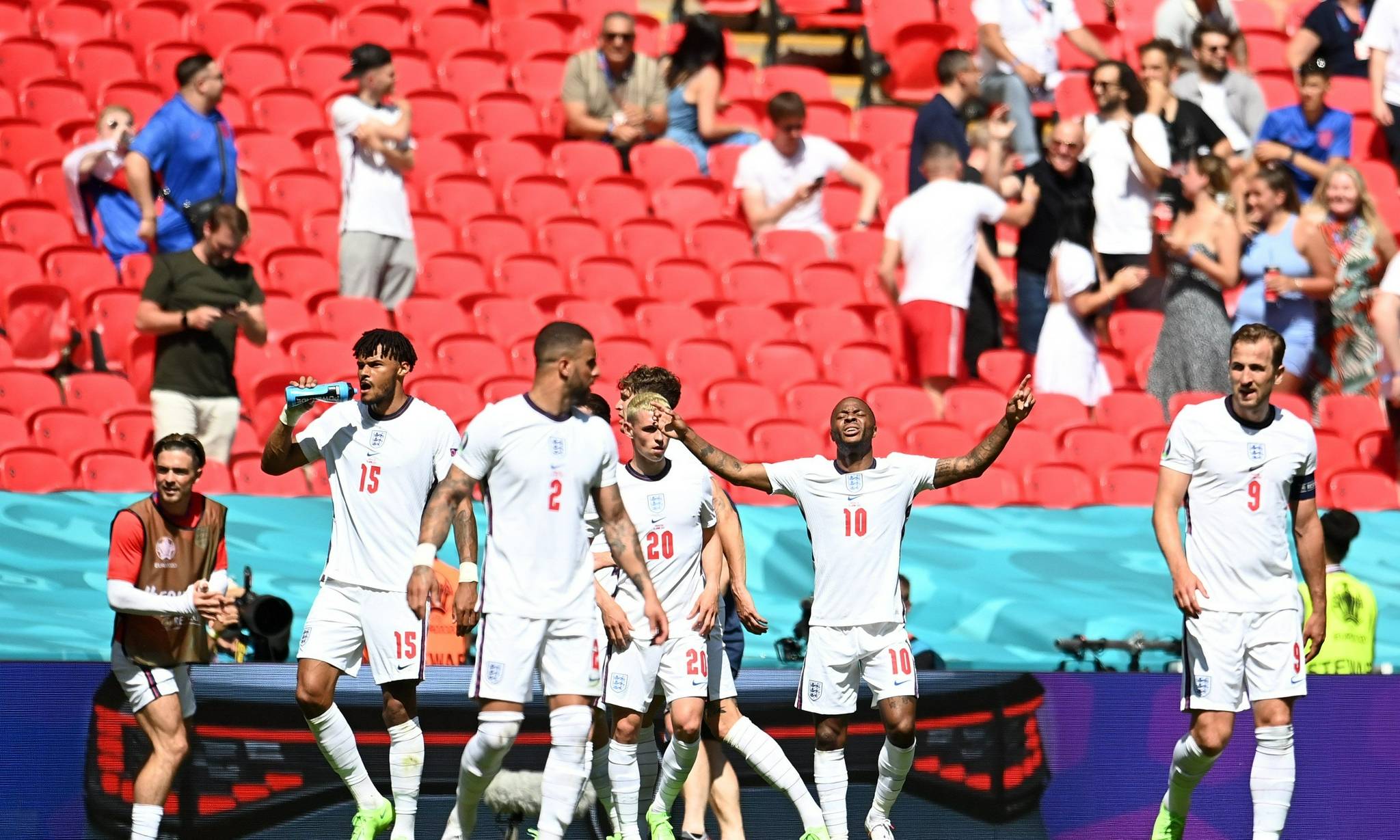 关于芬兰队在欧预赛比赛中遭遇对手犀利反击，惜败的信息