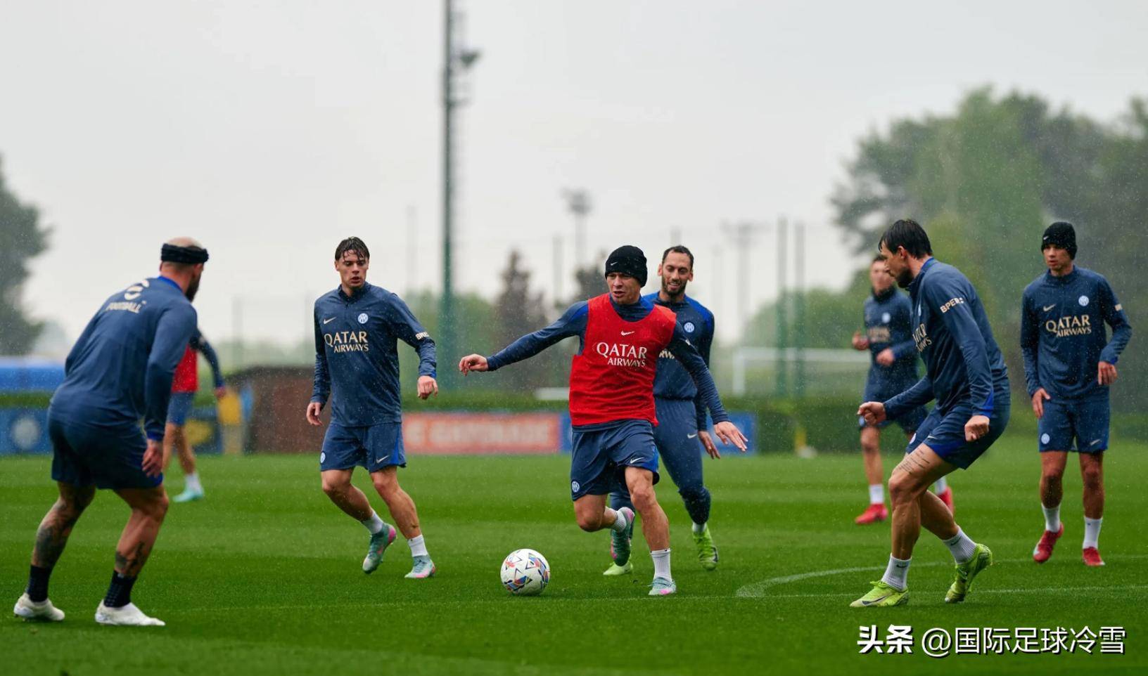 合理轮换球员出场，球队整体氛围稳定