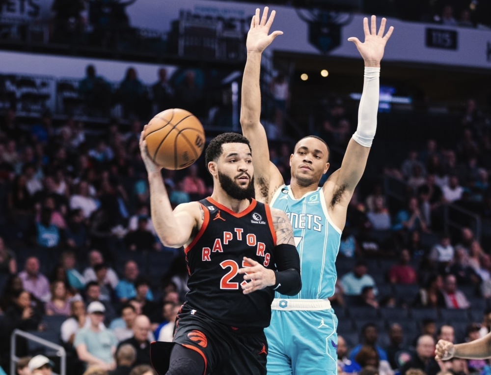 猛龙全队展现默契，击败黄蜂