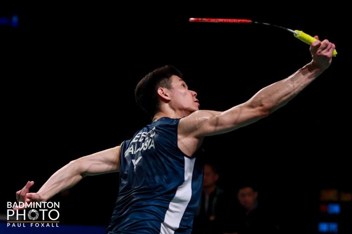 赛场上精彩时刻不断，明星球员出彩亮相