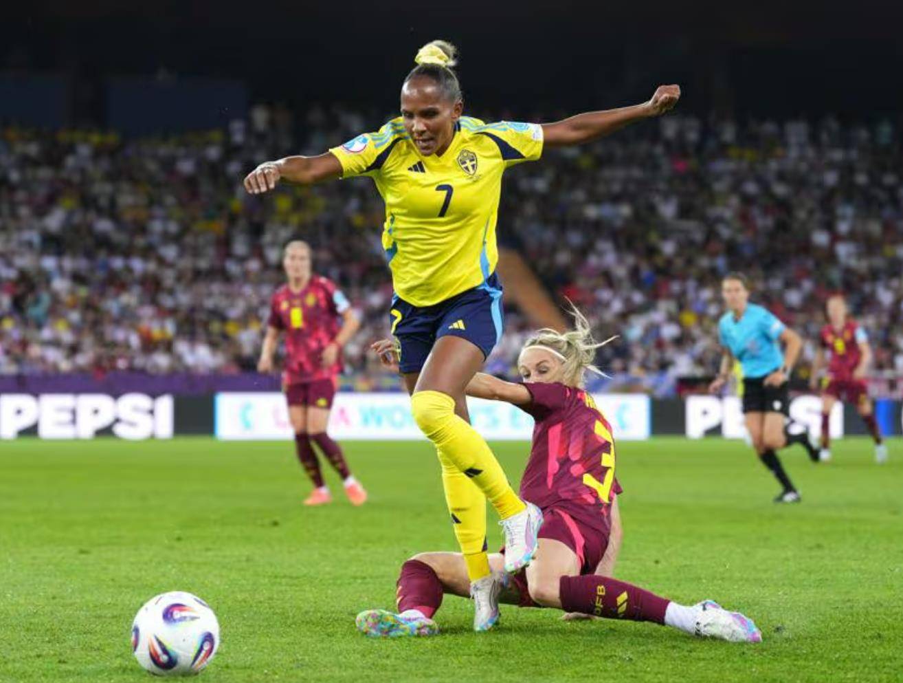 瑞典队取得历史性胜利，豪取小组头名