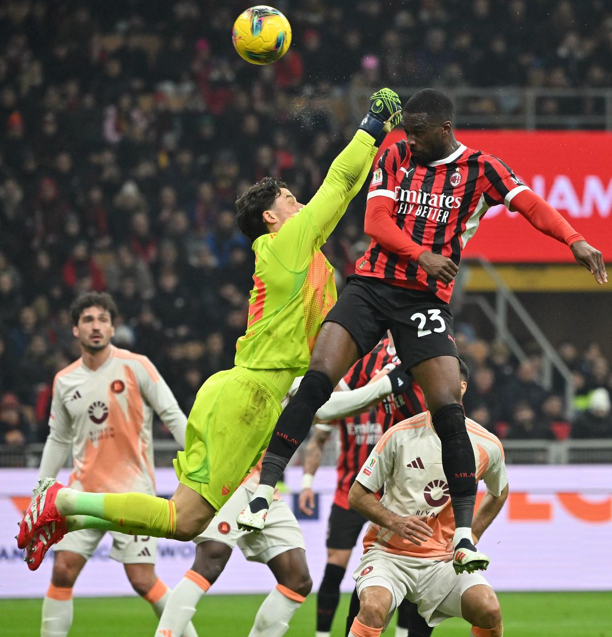 意大利足球比赛现场发生不可告人的事情