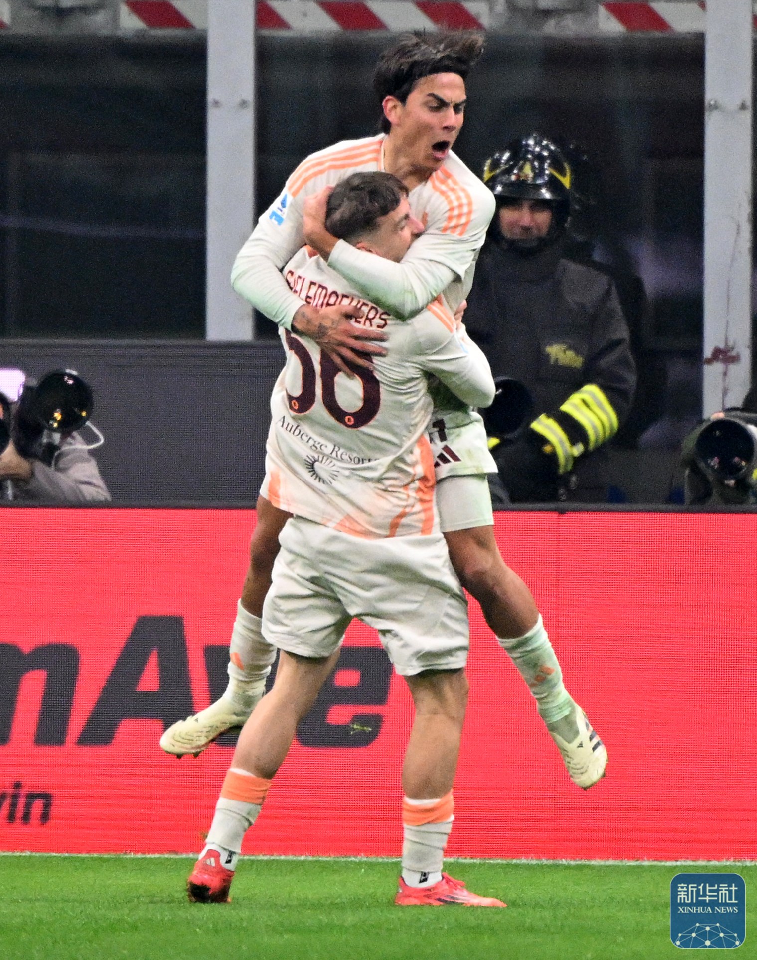 意大利足球比赛现场发生不可告人的事情