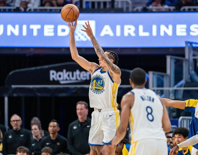 马刺小将爆发！单节砍分火力全开逆袭