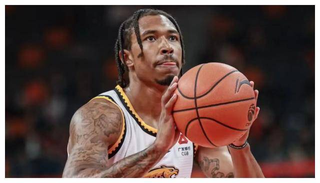 沈阳男篮在近期的比赛中表现出色逆袭获胜