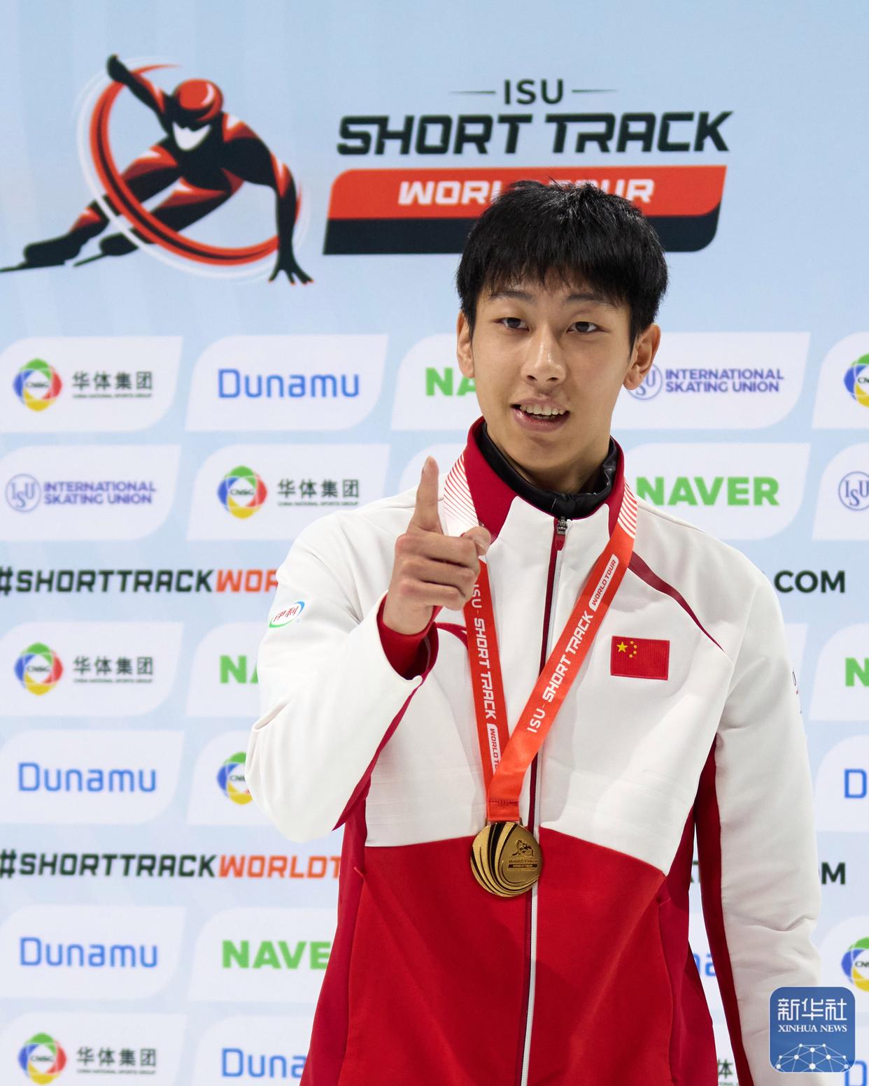 短道速滑男子团体赛惊险逆转夺冠