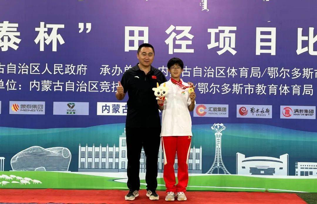 黑山游泳选手勇夺亚军，奋力一搏的简单介绍