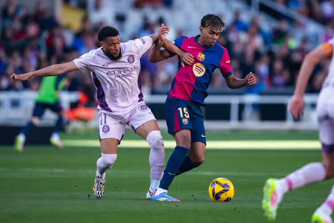 关于赫罗纳战平埃尔切，争取逃离降级区的信息