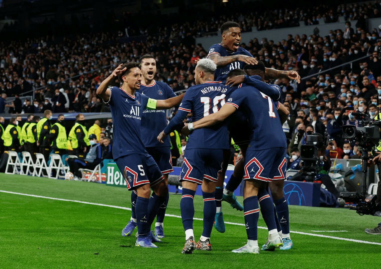 巴黎圣日耳曼球员家属支持活动，助兴士气的简单介绍