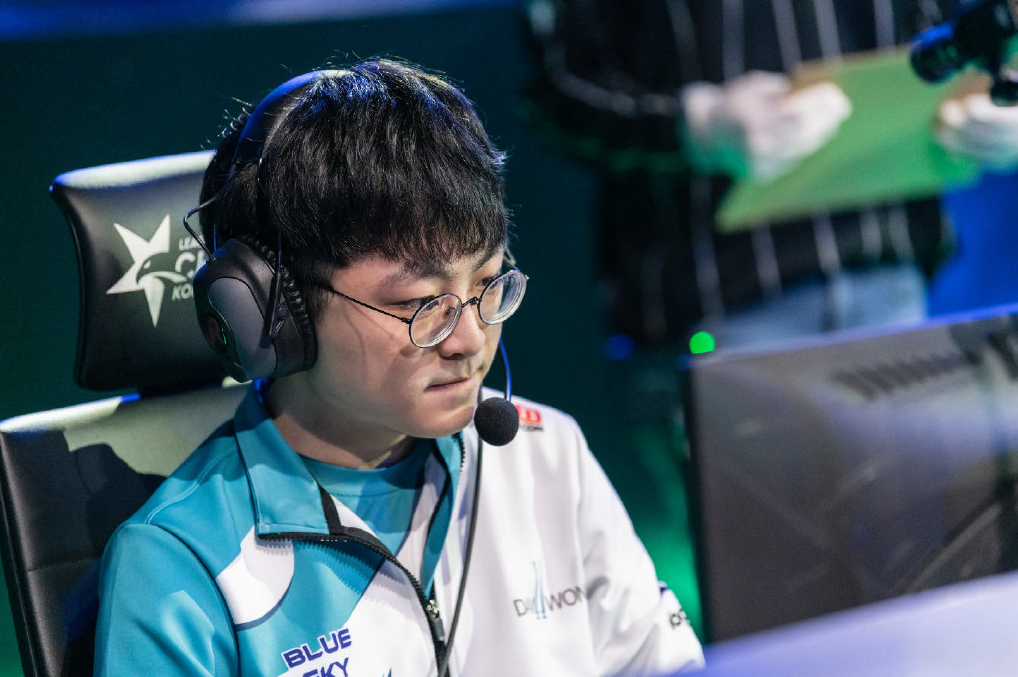 DK力克BRO，Hanssama关键团战开团秒人激烈交锋半决赛，留下经典瞬间的简单介绍