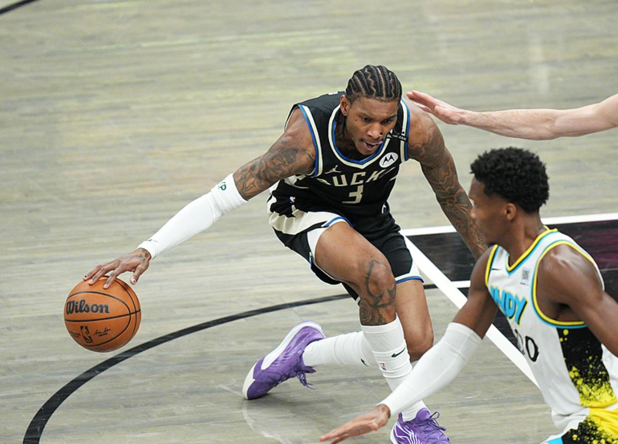 步行者队主场大胜雄鹿队，展示强大实力