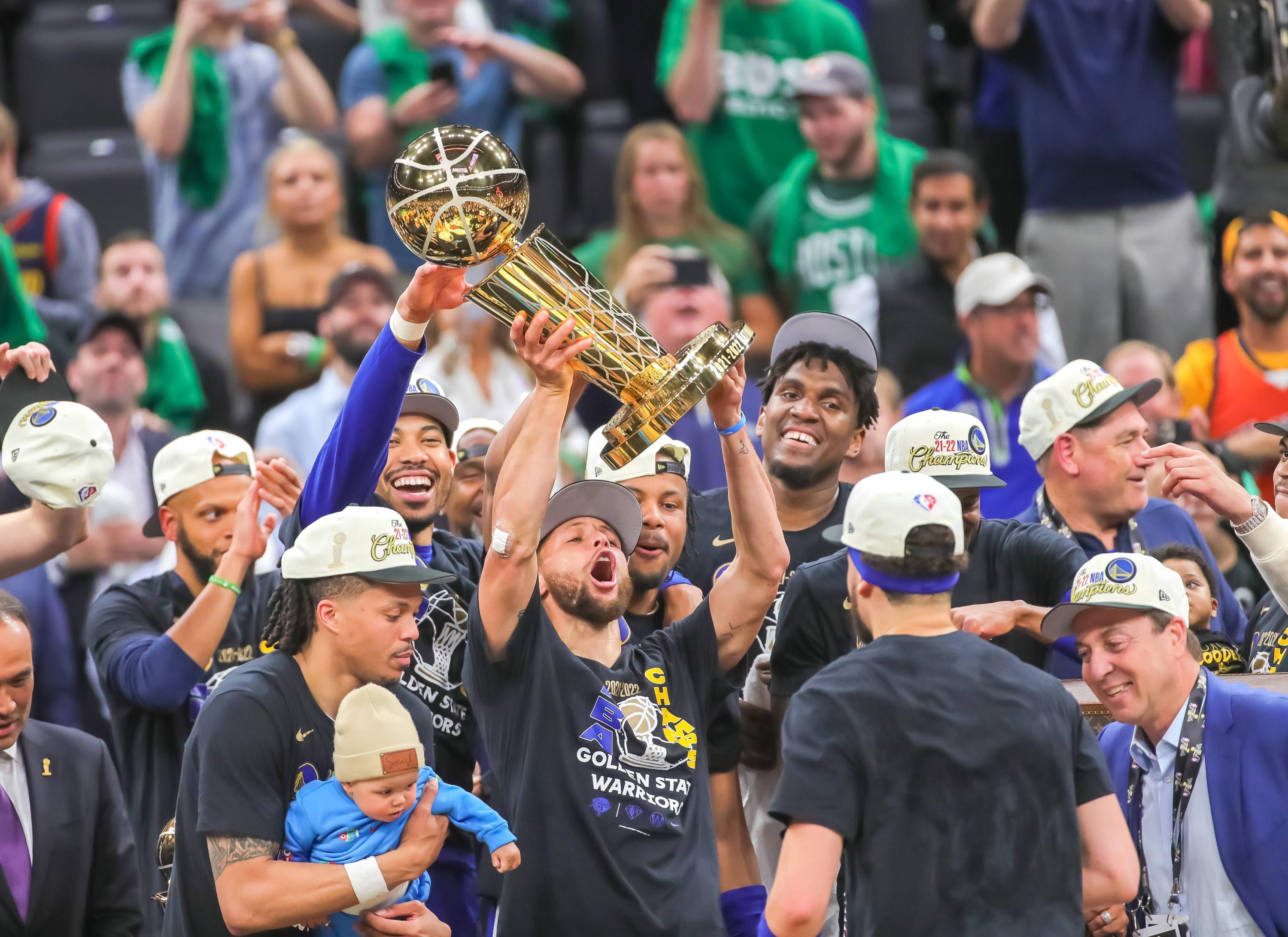 勇士逆转骑士，夺得总冠军