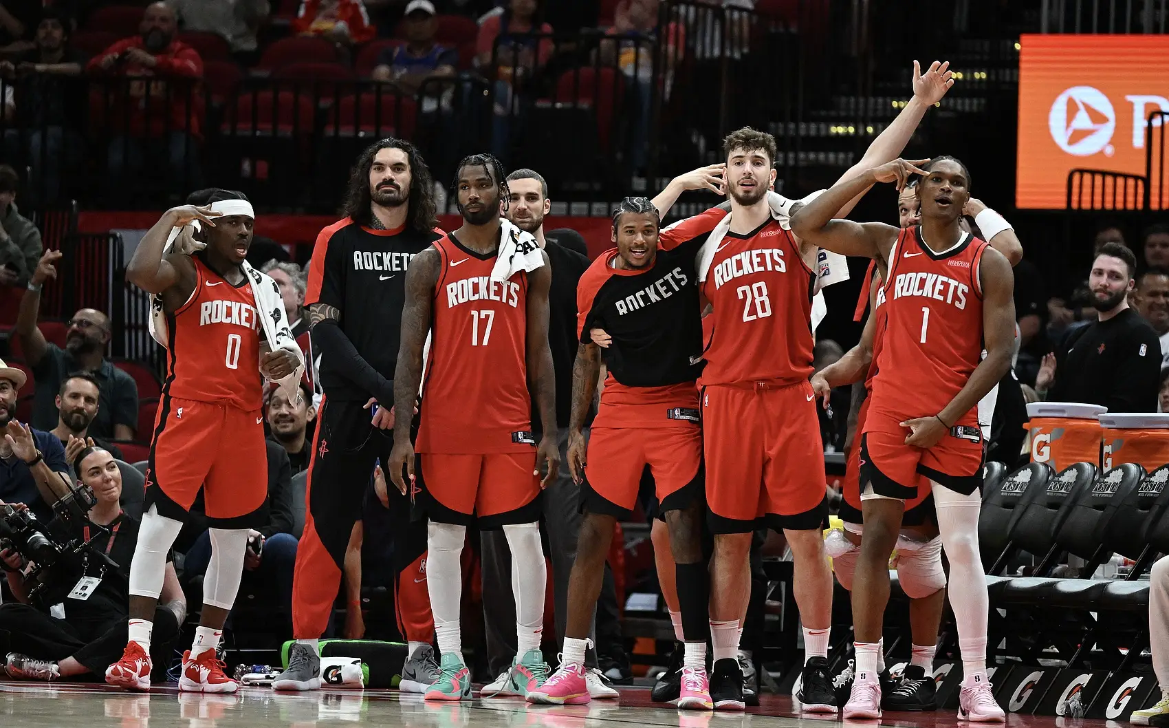 NBA休赛期交易市场火热，多支球队展开激烈角逐