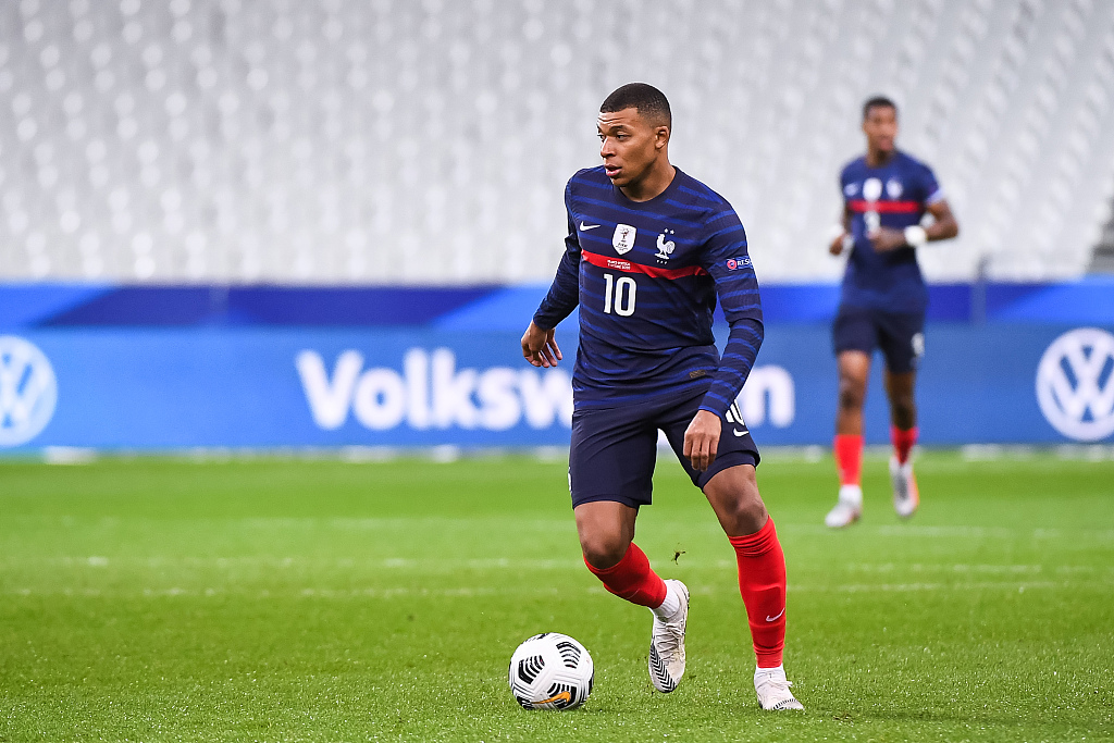 包含法国队轻取韩国队，黄鸭组合关键制胜的词条