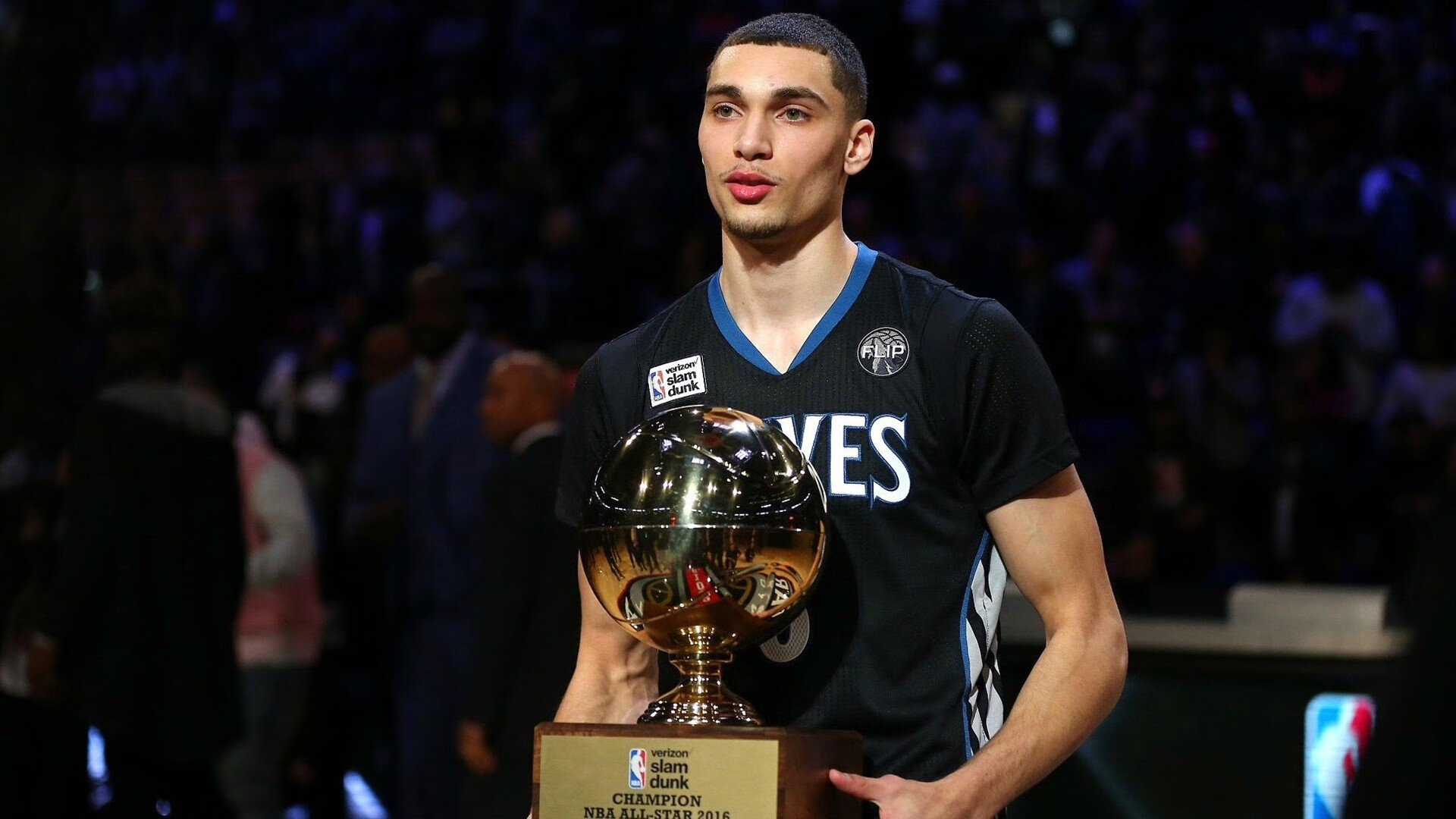 双线狂飙,F1街道赛激战与乌拉圭踏平尼日利亚